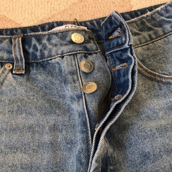 Cut off denim shorts - Picture 3 of 4